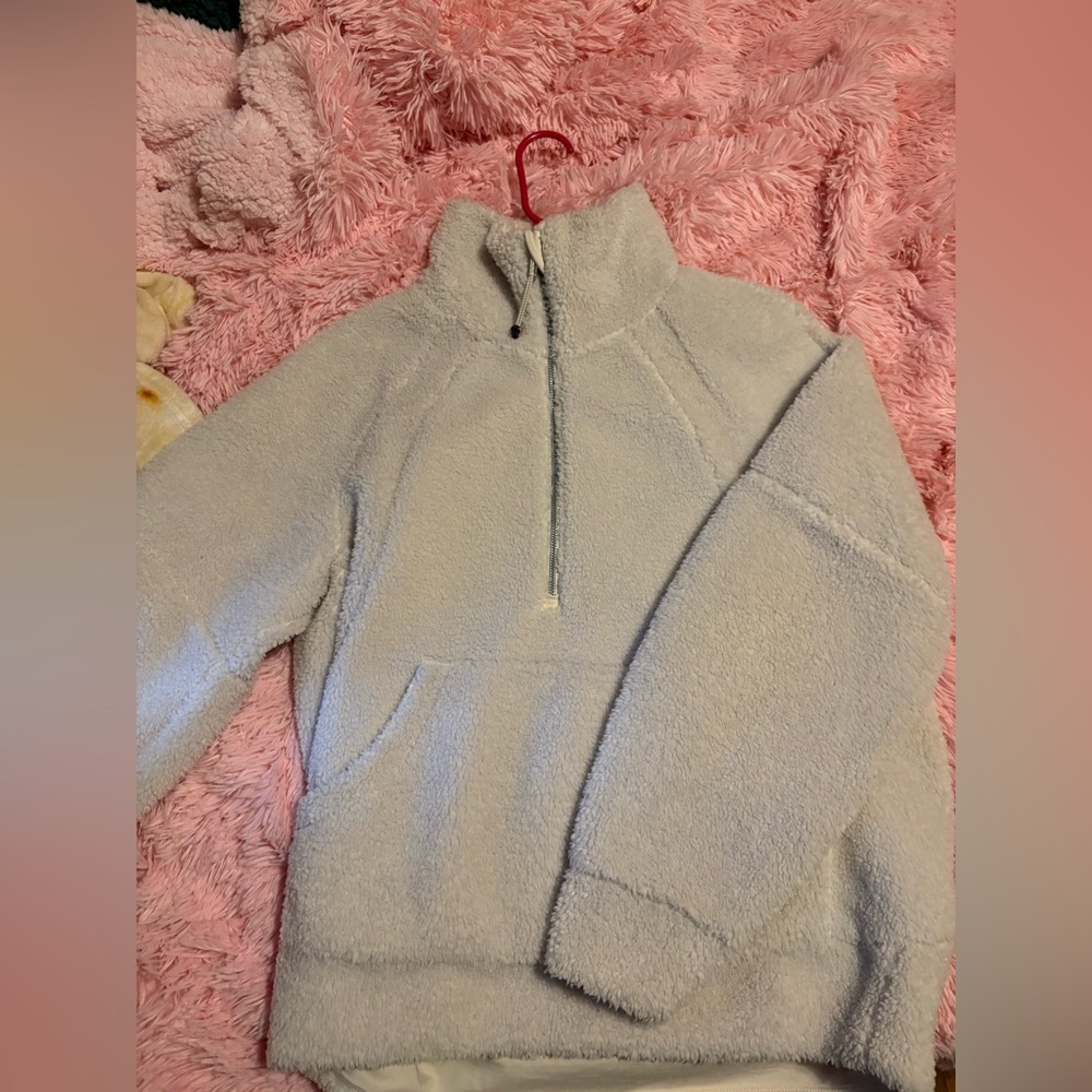 White Lululemon sherpa scuba, size XS/S.